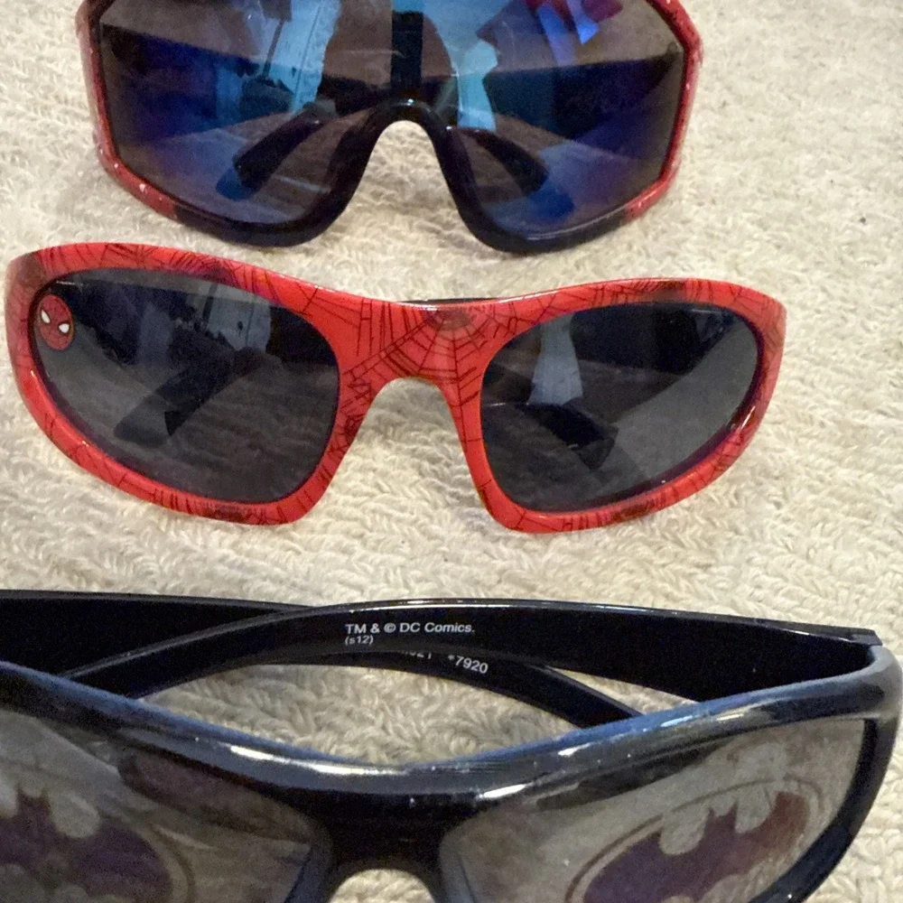 Kids/Boys Sunglasses Lot of 5 Spider-man & Batman Sunglasses- Parties, Play, Fun